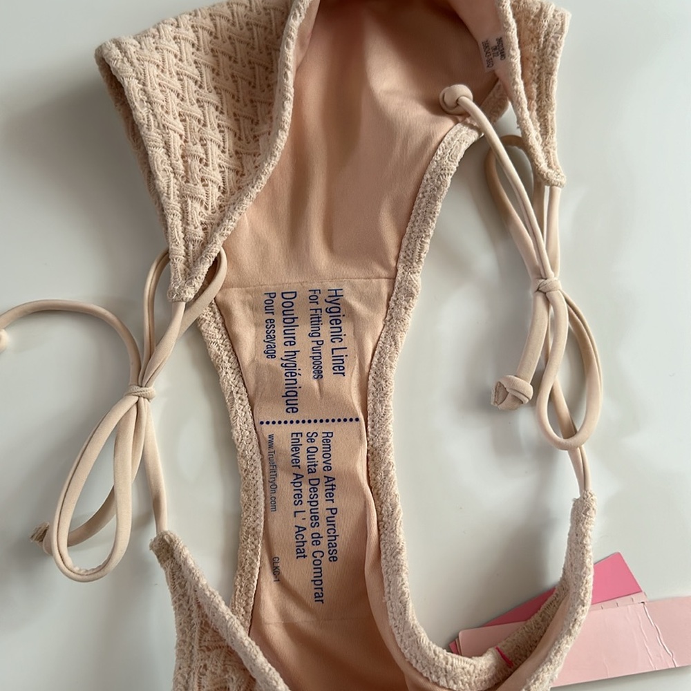 Victoria’s Secret Bikini Bottoms - Picture 6 of 7